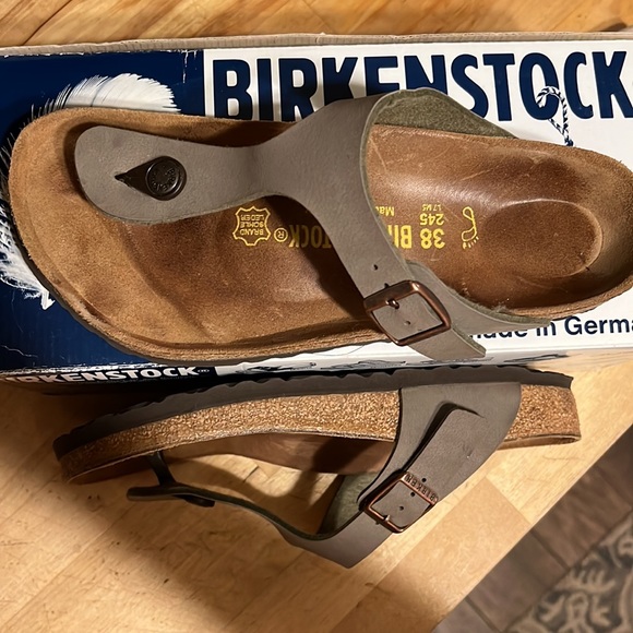 Size 38 Birkenstock stone color worn a handful of times only - Picture 4 of 4